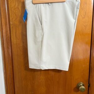 NWT Men’s Columbia Carter Creek shorts 38” waist 9” inseam